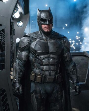 Tacticalsuitjpg — Melhores trajes dos filmes do Batman option 29