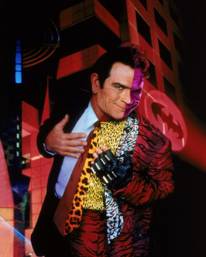 Two Faces Tljjpg — Melhores trajes dos filmes do Batman option 33