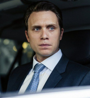 9bbdc3ed065faaad3eff3e7d77c303f6jpg — Mr. Robot characters option 7