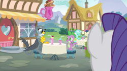 Zz1568075666raritylookingatspikeandgabbyhangingoutatponyvillecafes9e19png — My little Pony Friendship is Magic Season 9 option 19