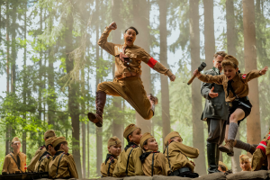 Hipertextual Critica Jojo Rabbit 2020432746jpg — Peliculas del 2019 option 17