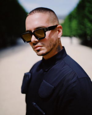 34608350606923056354063898230781472669696njpg — Reggaeton 2021 Cantantes option 7