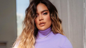 Karol G Presumio Dientes De Oro Video Instagram Jpg — Reggaeton Artists option 10