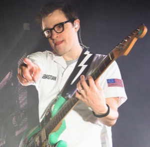 1531495144263646251296468292907442622213901njpg — rivers cuomo lookz option 17