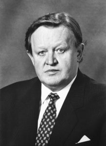 Ahtisaarimartti 218x300jpg — Suomen tasavallan presidentit option 1