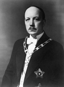 Rytiristo 221x300jpg — Suomen tasavallan presidentit option 9