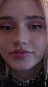 Create a Hottest Female Influencers Tier List - TierMaker