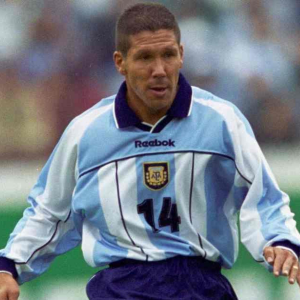 Cdq8aslxiaaijkmcrop1616873864479543311222 — Mejores jugadores de la selección Argentina option 26