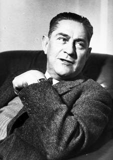 Fernando De Fuentes — Directores de cine option 206