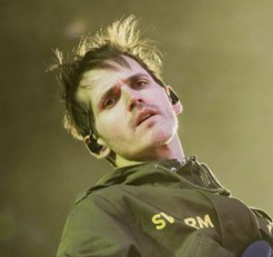 Mikey Way Looks/Hairstyles — option 24