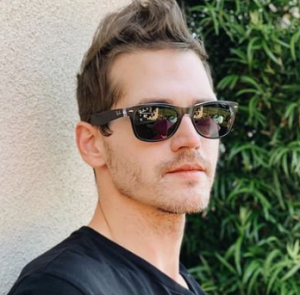 Mikey Way Looks/Hairstyles — option 22