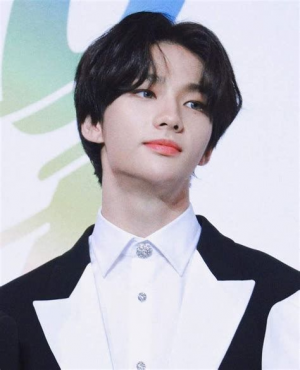 Hyunjin Black Hairjpg — straykids hairstyle era's option 31