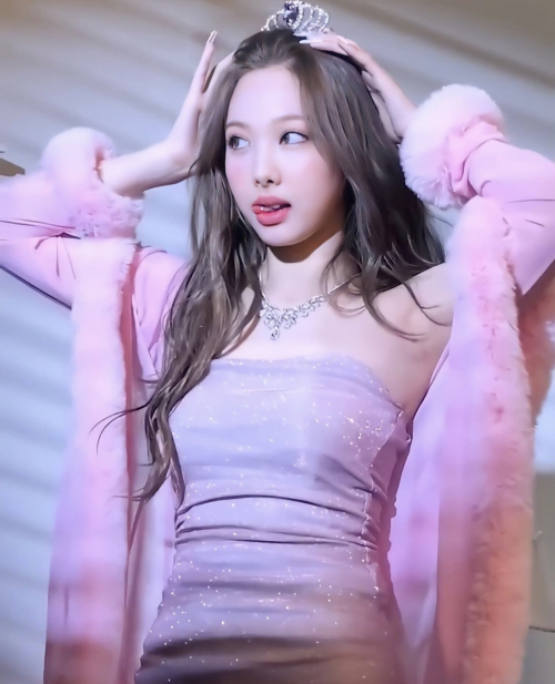Create a Nayeon pop outfits MV ver Tier List - TierMaker